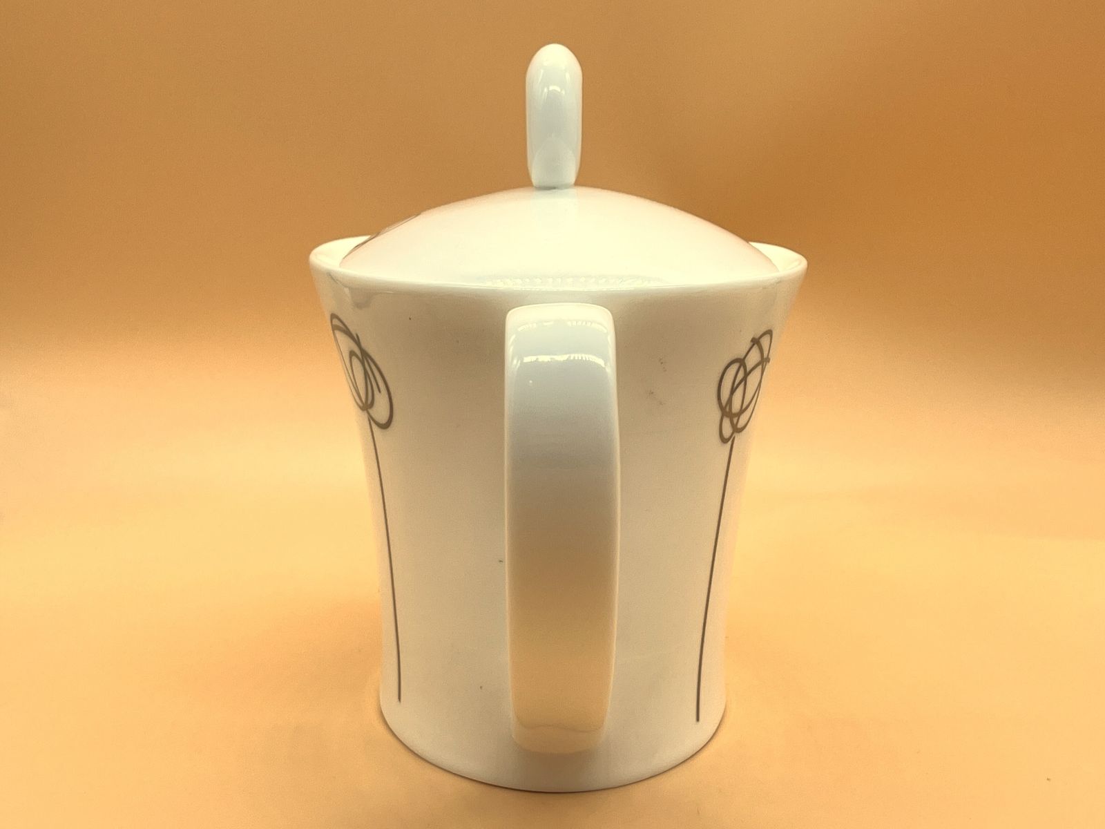 Royal Doulton China Flirtation Design 2 Pint Capacity Tea Pot. photo vinterior