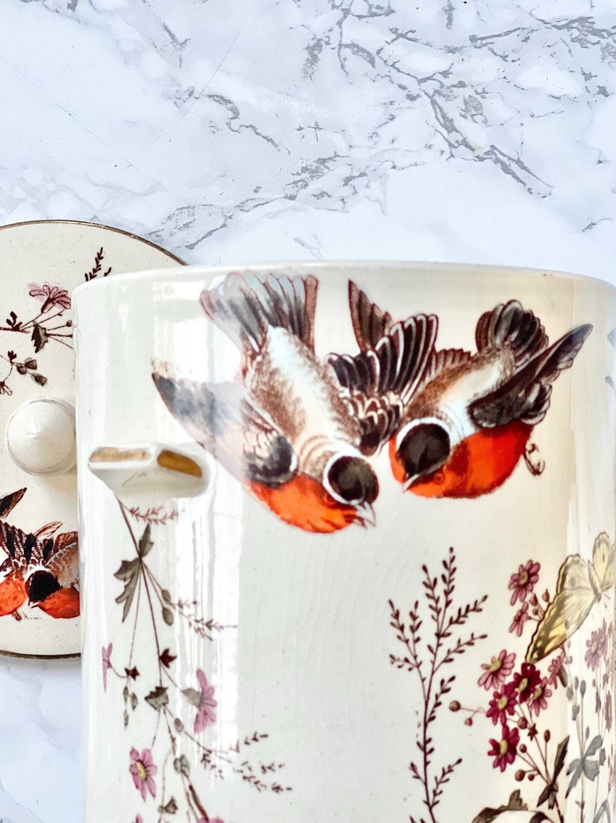 Victorian Biscuit Barrel Lidded Antique Hand Painted Bird Pattern Bone China Storage Kitchen Shelve Decor Aesthetic Movement Rare photo furniture