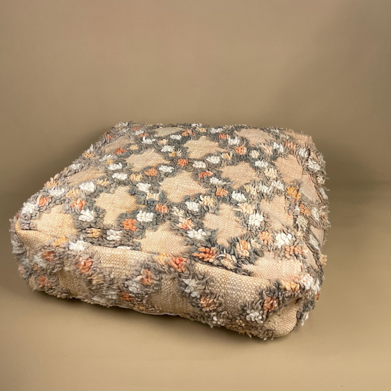 Vintage Moroccan Pouf Footstool Kilim Carpet Handwoven Old Wool 60x60x20cm Traditional Lounge Pouffe Cube Square Floor Cushion Pink Grey photo vinterior