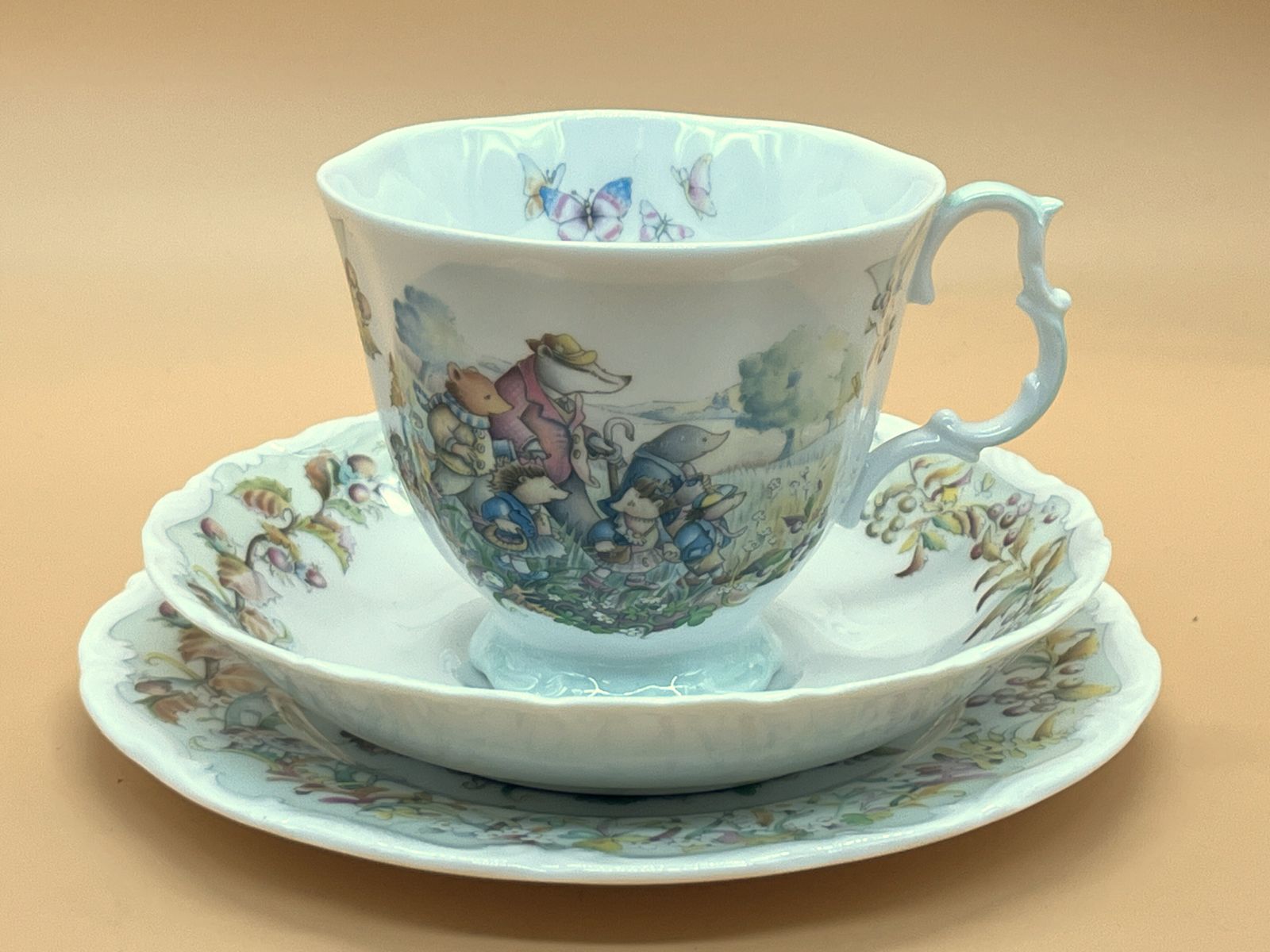 Royal Albert China Wind In The Willows Autumn In Wild Wood Design Tea Cup, Saucer & Side Plate Trio. C1987. photo Home Decor