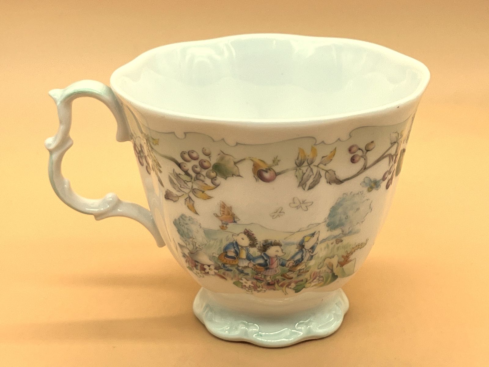 Royal Albert China Wind In The Willows Autumn In Wild Wood Design Tea Cup, Saucer & Side Plate Trio. C1987. photo 99.0