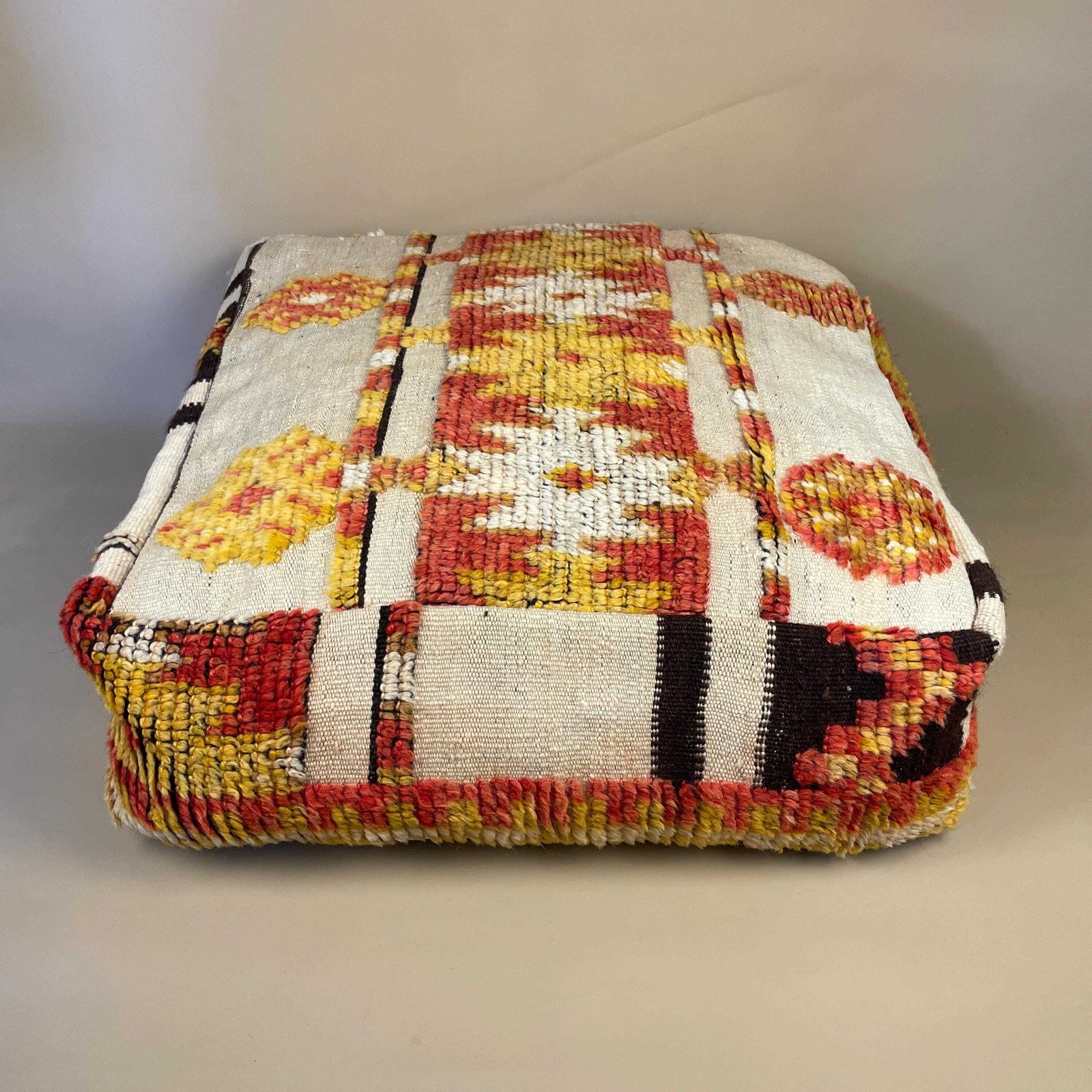 Vintage Moroccan Pouf Footstool Kilim Carpet Handwoven Wool 60x60x20cm Traditional Lounge Pouffe Cube Square Floor Cushion Beige Pattern