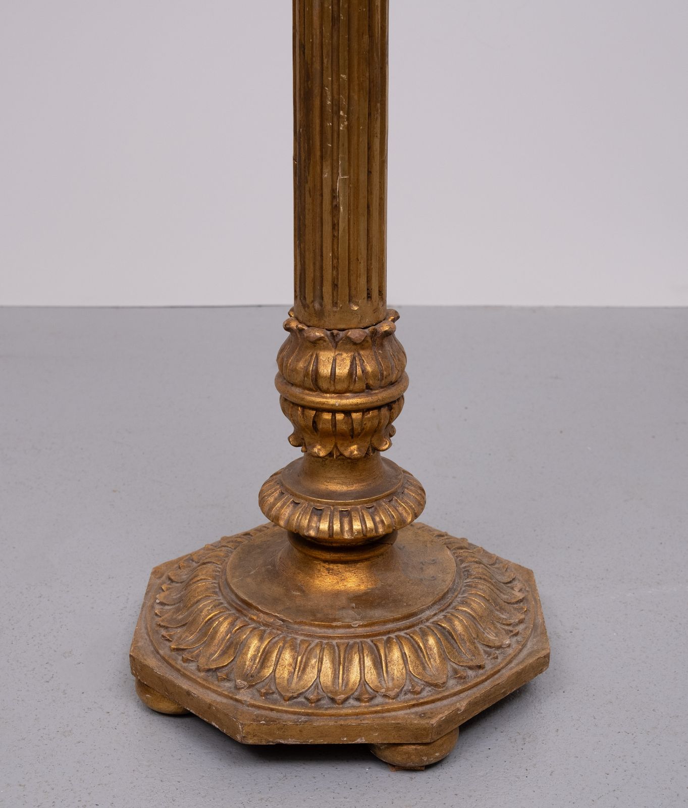 photo furniture Italian Rococo Wooden Floor Lamp Antique Gold 1950s