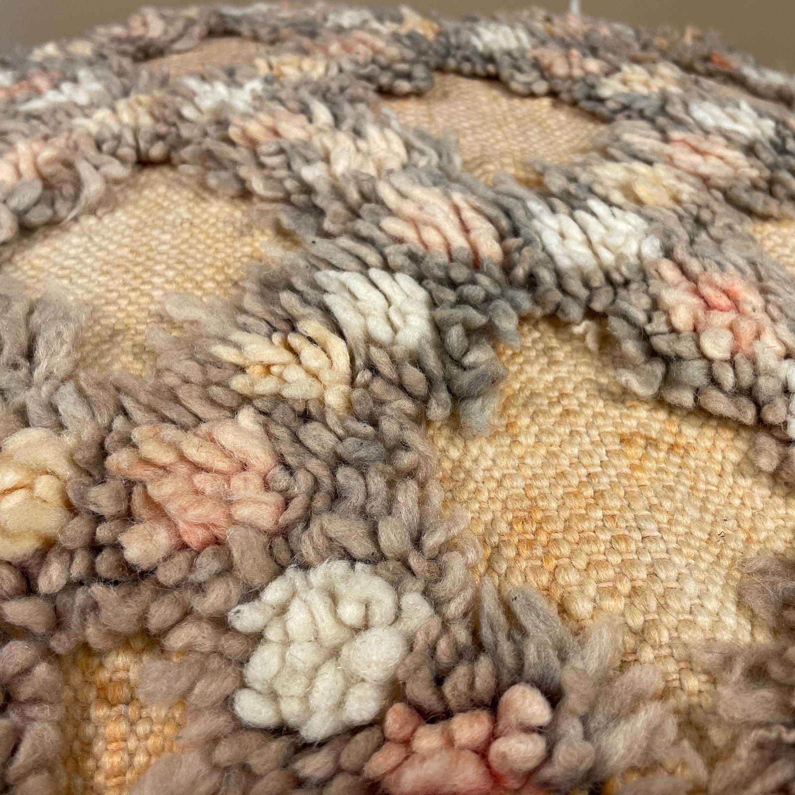 Vintage Moroccan Pouf Footstool Kilim Carpet Handwoven Wool 60x60x20cm Traditional Lounge Pouffe Cube Square Floor Cushion Pink Pattern photo vinterior