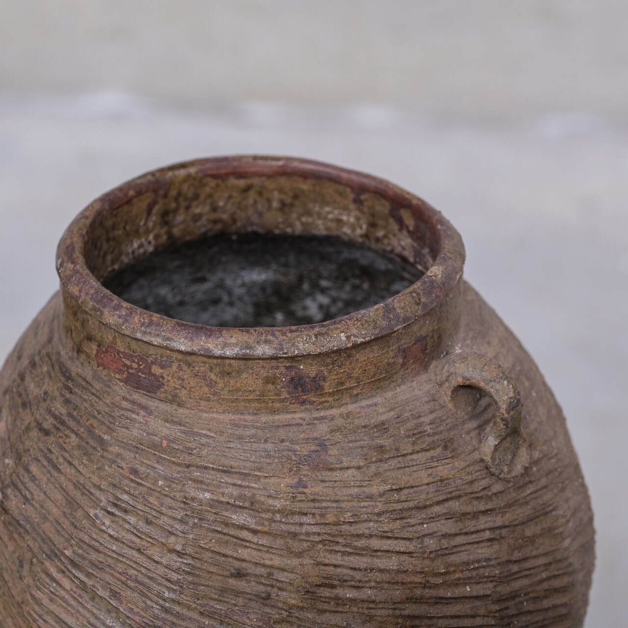 photo furniture Vintage Ceramic Asian Water Pot