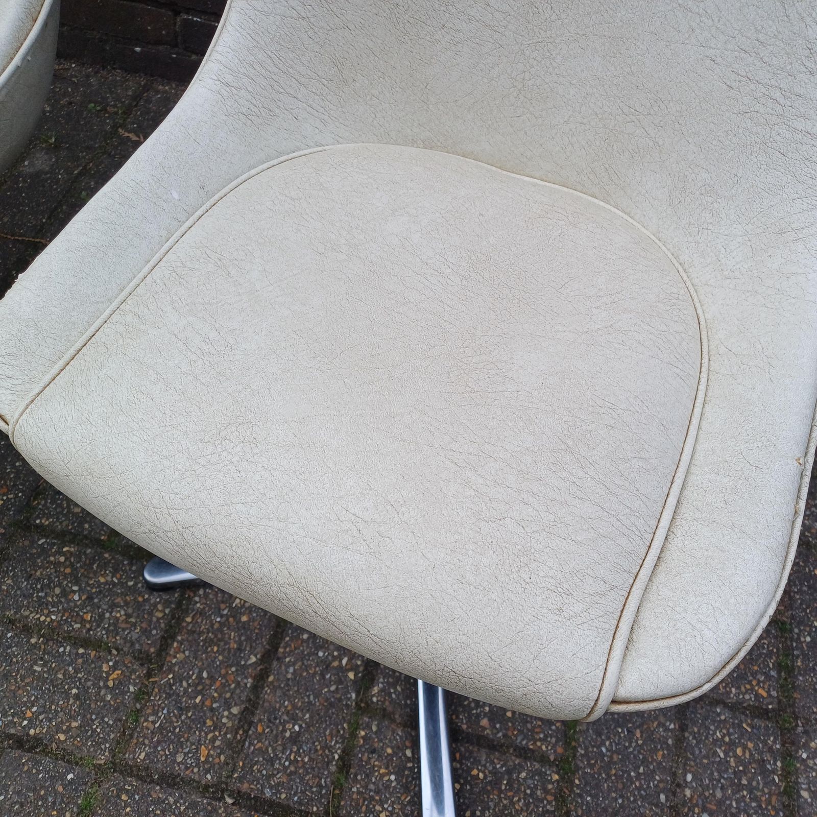 Set Of 4 Vintage Retro Centa 70s Chrome Plastic And Vinyl Dining Chairs photo 495.0