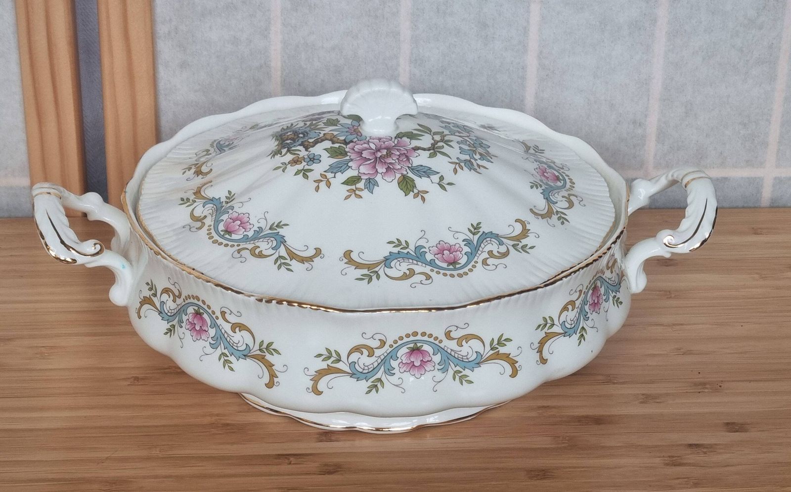 Soup Tureen With Lid, Pink Indian Tree, Vintage English China, White Pink Floral, Royal Standard Mandarin Pattern photo furniture