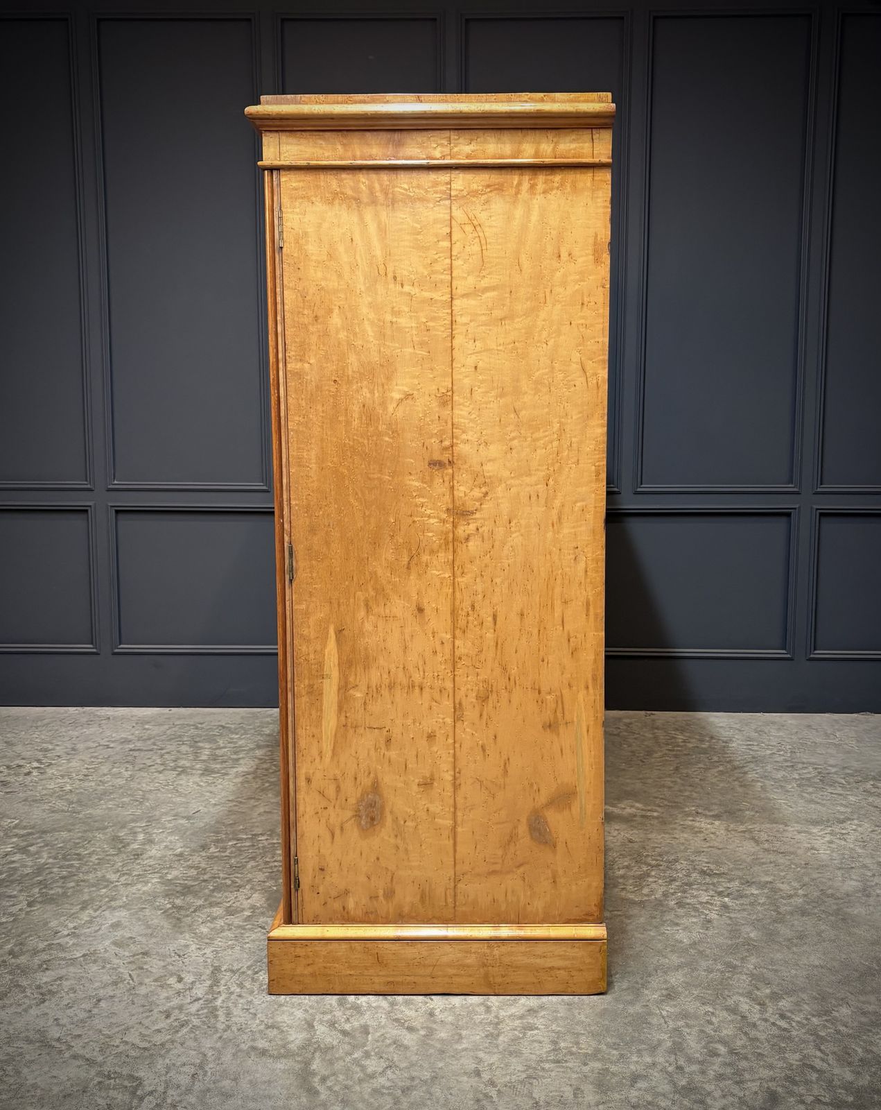 Low Victorian Birds Eye Maple Compactum Wardrobe photo 2535.0