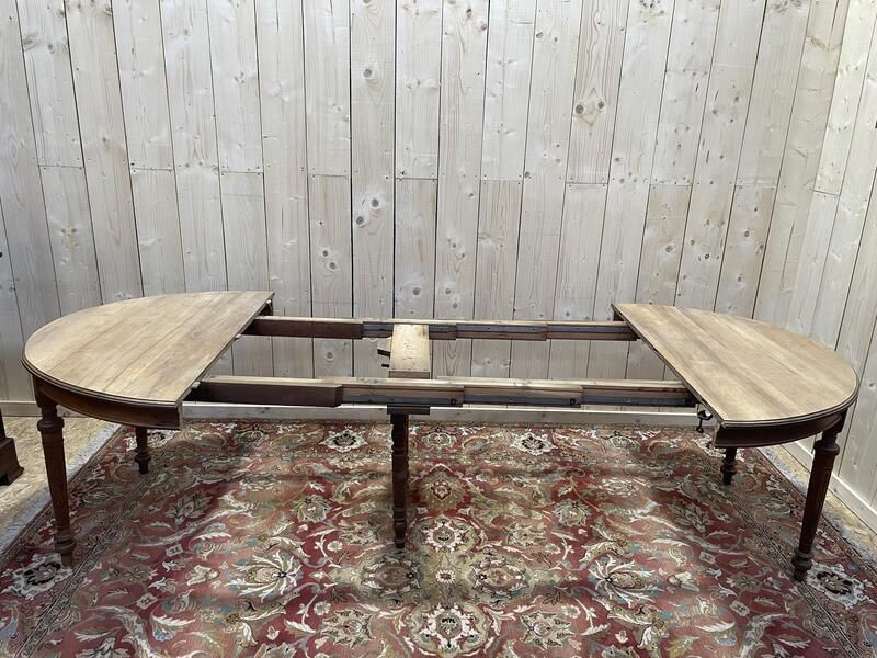 Table De Salle à Manger Ovale De Style Louis XVI En Noyer photo 690.0