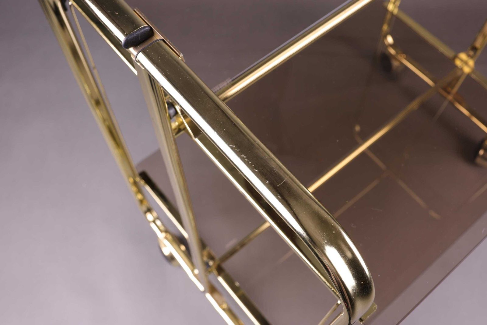 Vintage Opvouwbare Barkar | Gouden Trolley Met Rookglas | Mid Century Modern Serveerwagen Op Wielen, Jaren 1980 photo vintage