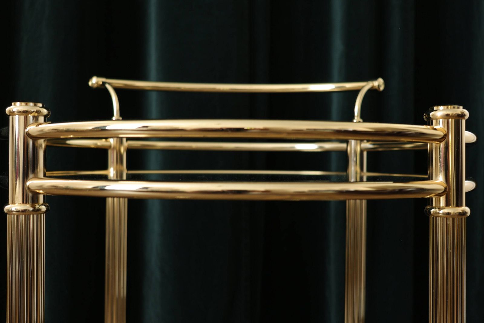 Luxury Vintage Gold Round Bar Cart With Glass Shelves For Home Entertainment Stylish Serving Trolley With Wheels For Drinks Cocktail Parties photo vinterior