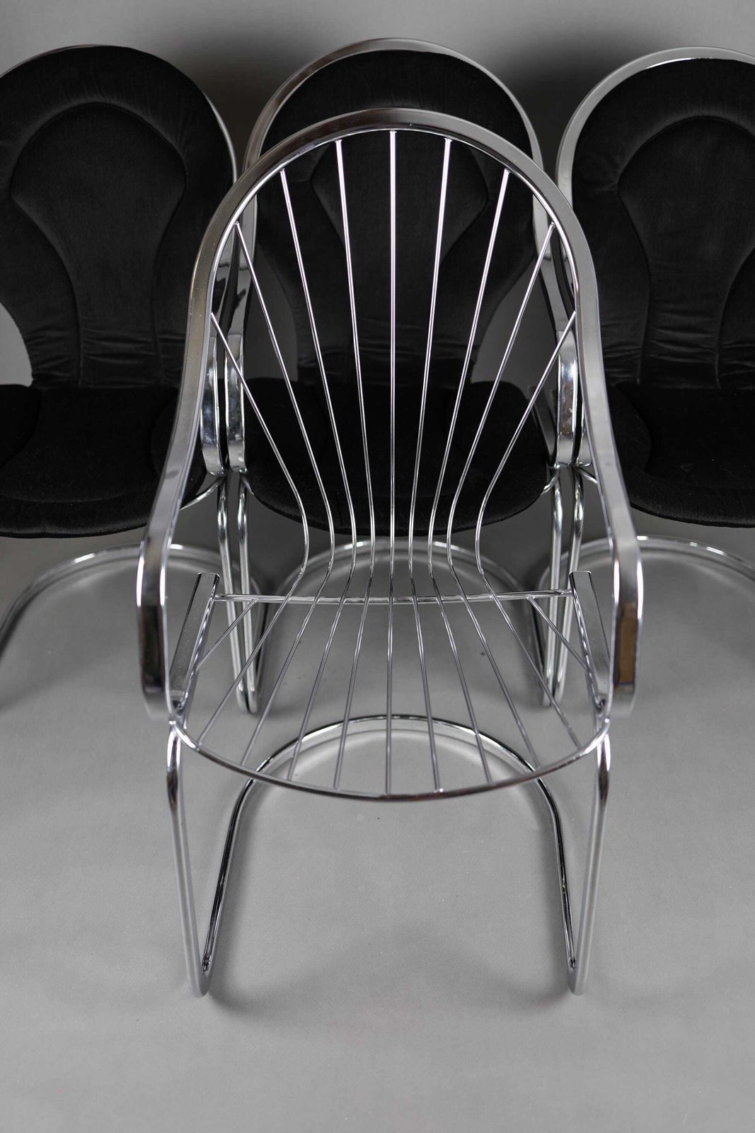 Set Van 4 Gastone Rinaldi Chromen Eetkamerstoelen, Jaren 1970 | Mid Century Modern | Retro Eetkamerstoelen Met Zwarte Kussens photo vinterior