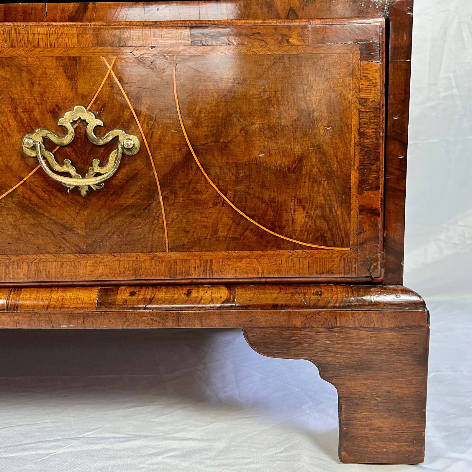 photo vintage George II Inlaid Walnut Chest On Chest