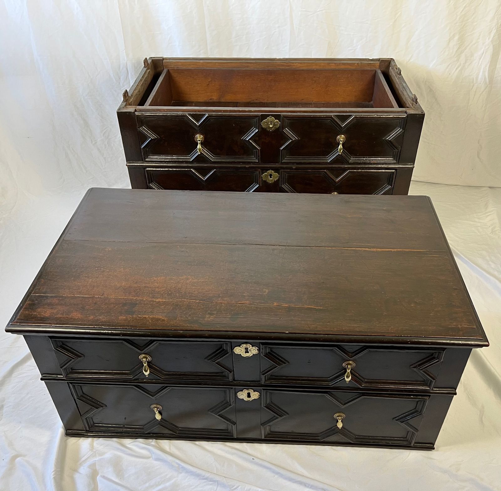 photo vinterior Large 17th Century Oak Chest Of Drawers