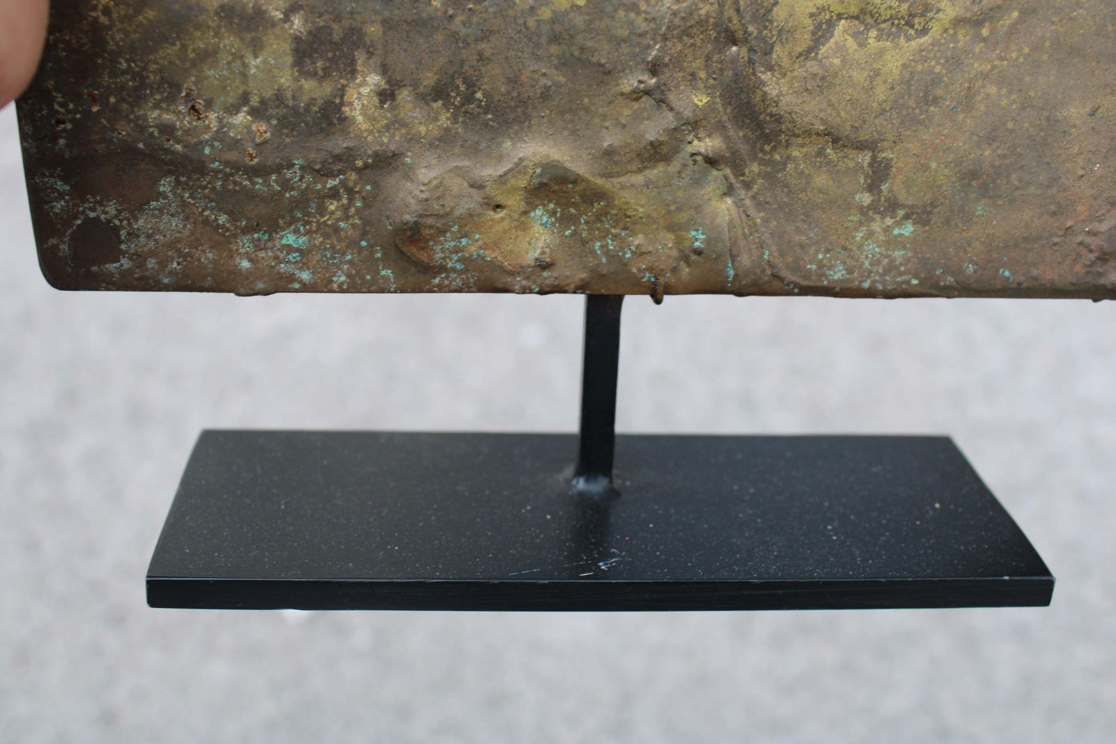 photo vinterior Harry Bertoria 1960 Square Sculpture In Gilded Bronze And Black Base