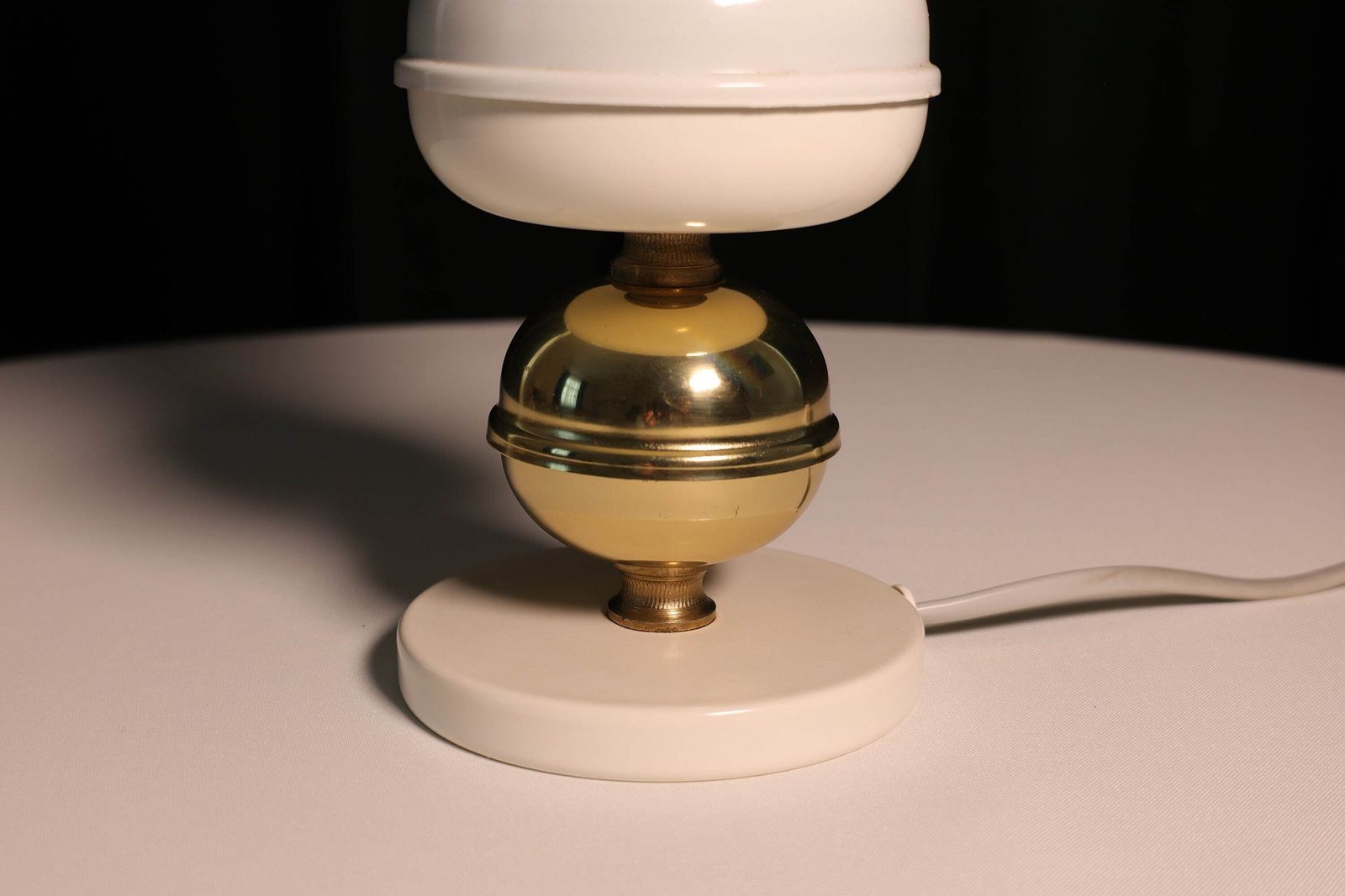 Vintage Table Lamp Elegant White And Gold Lighting Fixture Retro Home Decor Bedroom Living Room Accent Lamp Antique Style Light photo 105.0