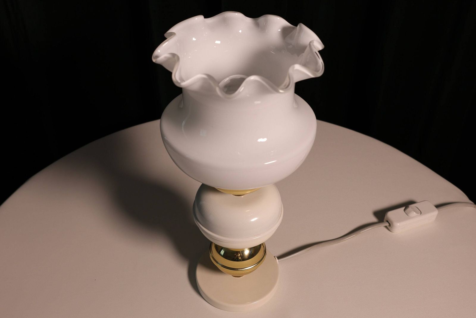 Vintage Table Lamp Elegant White And Gold Lighting Fixture Retro Home Decor Bedroom Living Room Accent Lamp Antique Style Light photo vintage