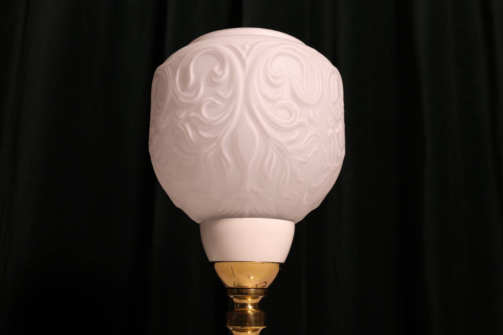 Vintage Table Lamp Decorative Home Lighting Classic White Gold Desk Light Bedside Antique Style Glass Shade Elegant Accent Room Decor photo 95.0