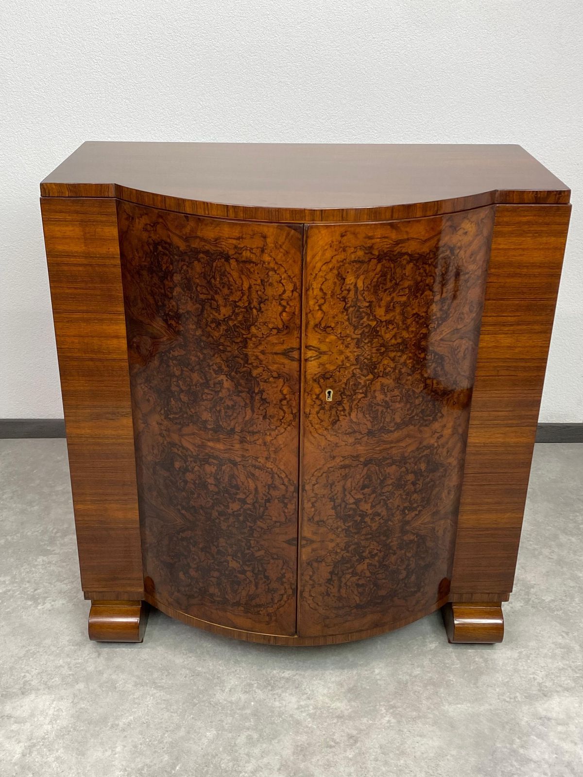photo vinterior Very Rare Walnut Art Deco Bar Cabinet By Thonet