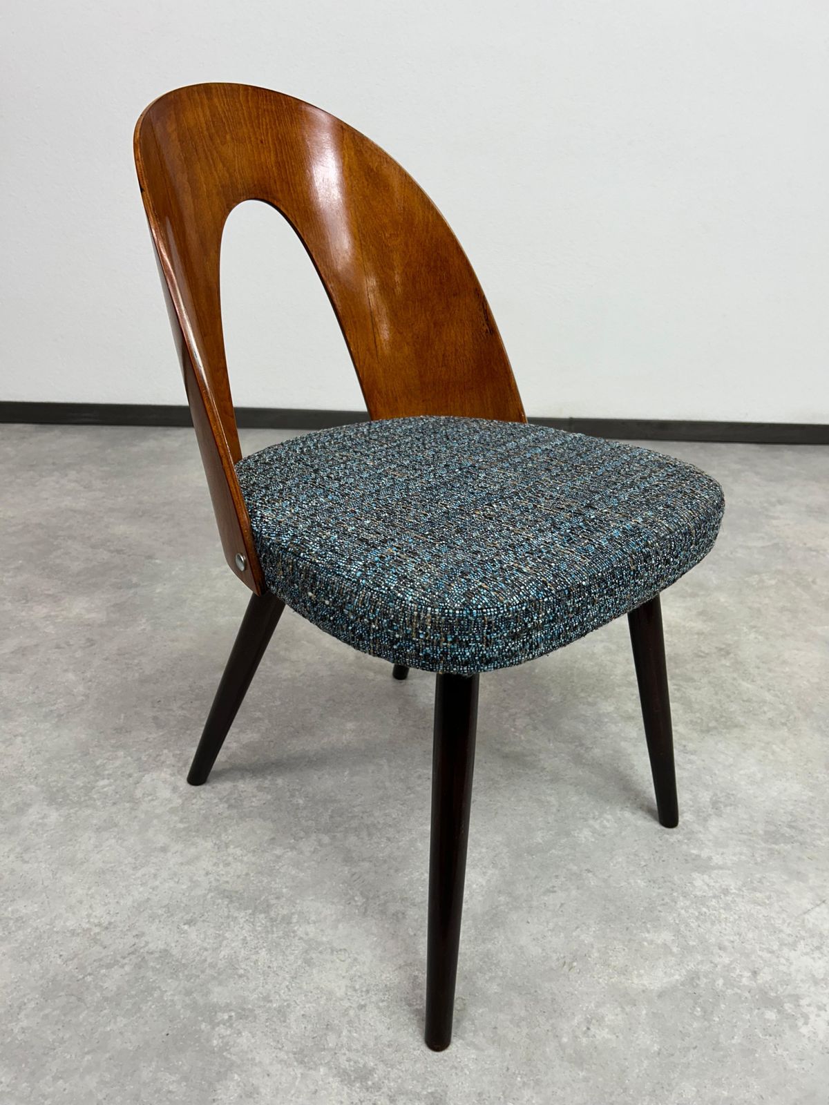 Mid Century Modern Dining Chairs By Antonín šuman For Tatra Nábytok Pravenec photo 1044.0