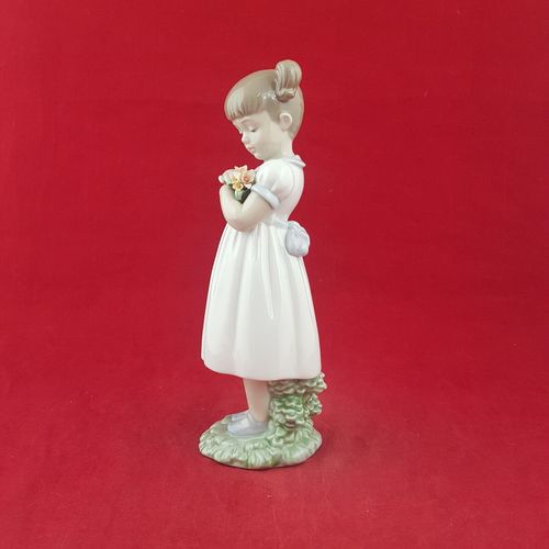 Nao By Lladro Flowers For Mommy 8021  7695 L/N photo Home Decor