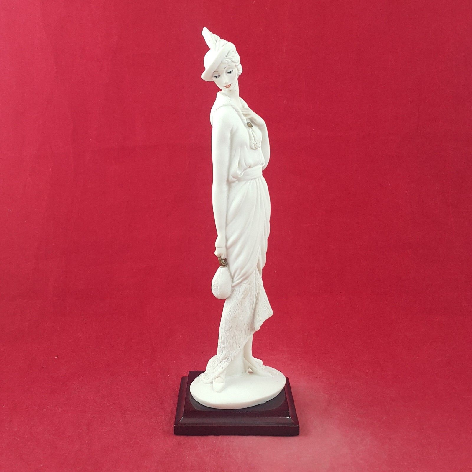 Giuseppe Armani Figurine  Lady With Bag Statue Florence 8717 O/A photo furniture