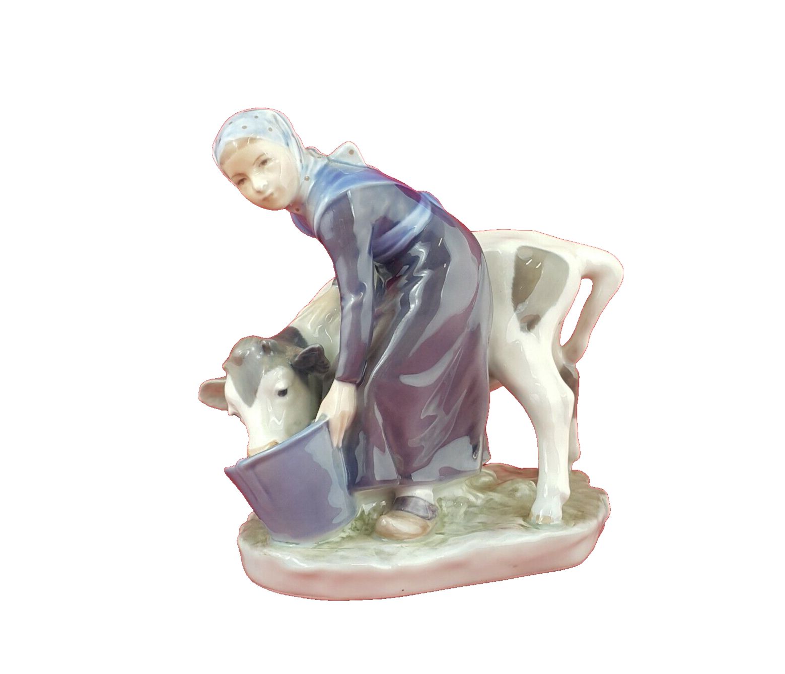 Royal Copenhagen Women Feeding Calf 075 5960 Rch