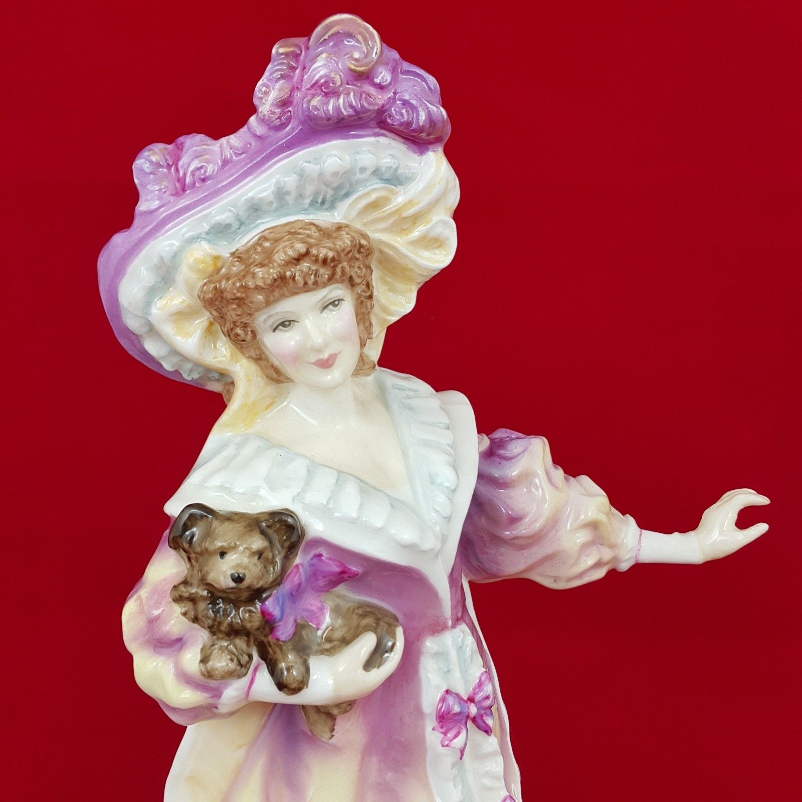 Hn3626 Lily Royal Doulton Figurine  Rd 5589 photo vintage