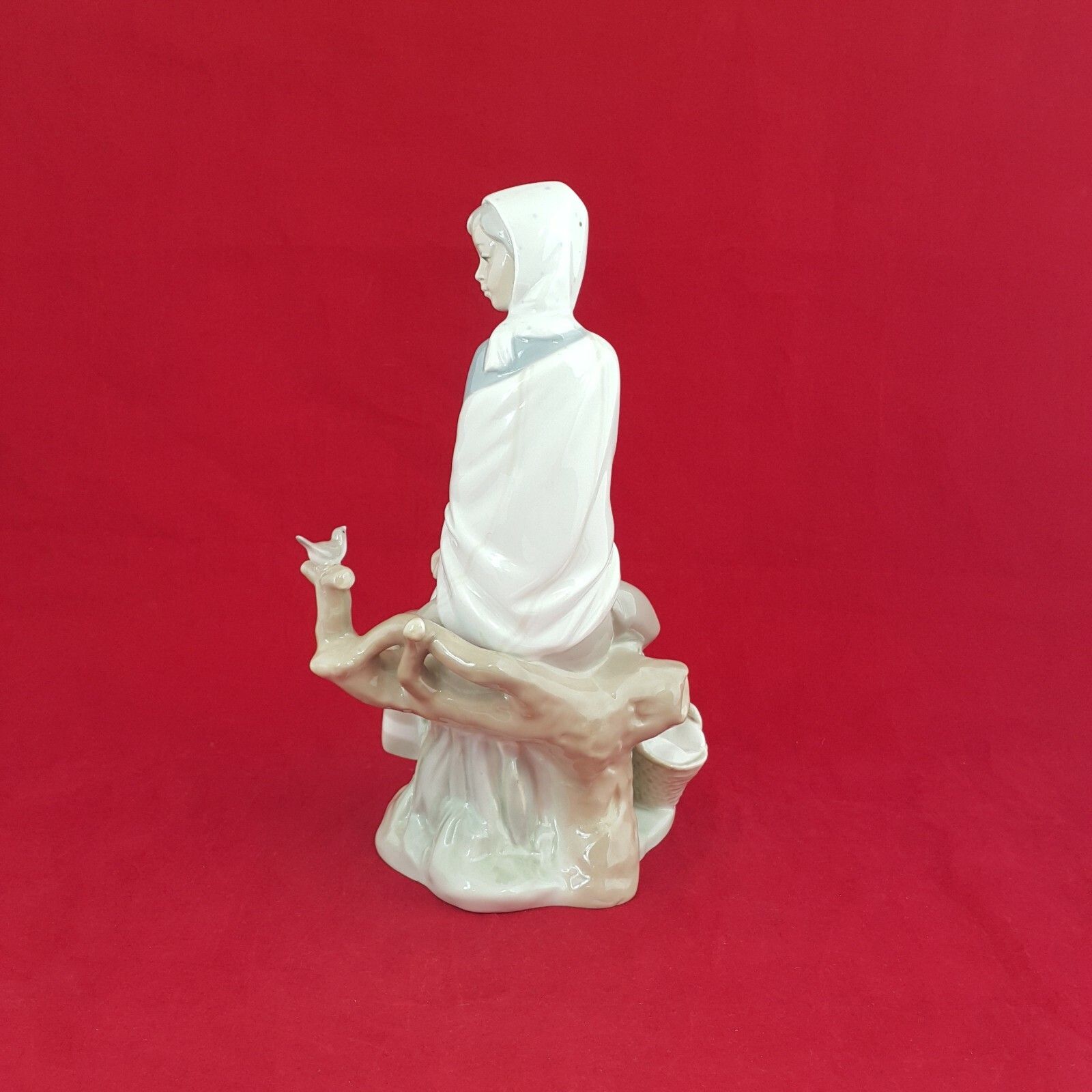 Lladro Figurine 4576 Shepherd Lady Sitting & Watching A Bird (Restoed) 5950 photo Home Decor