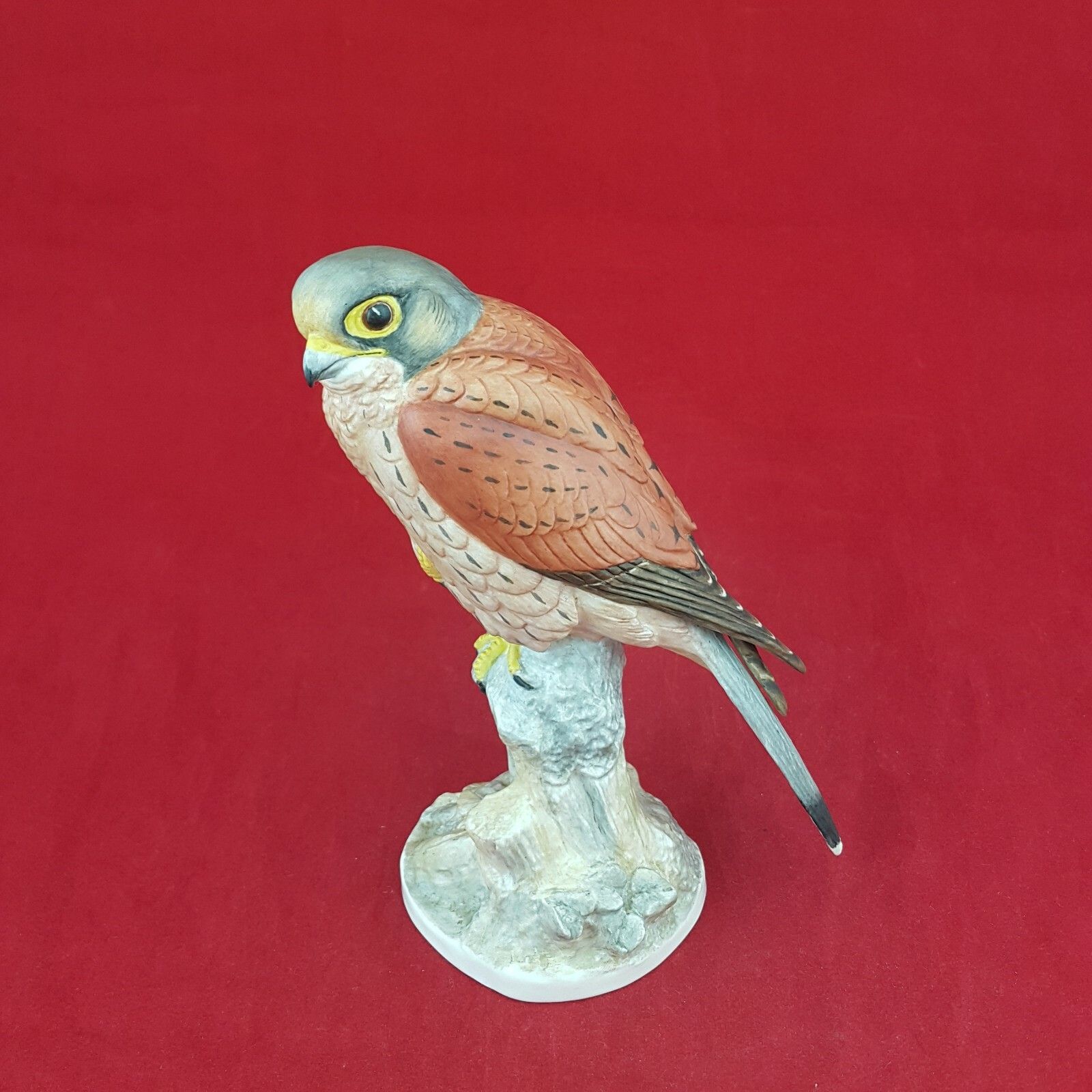 photo furniture Bird Kek The Kestrel Royal Worcester 6227 Rw