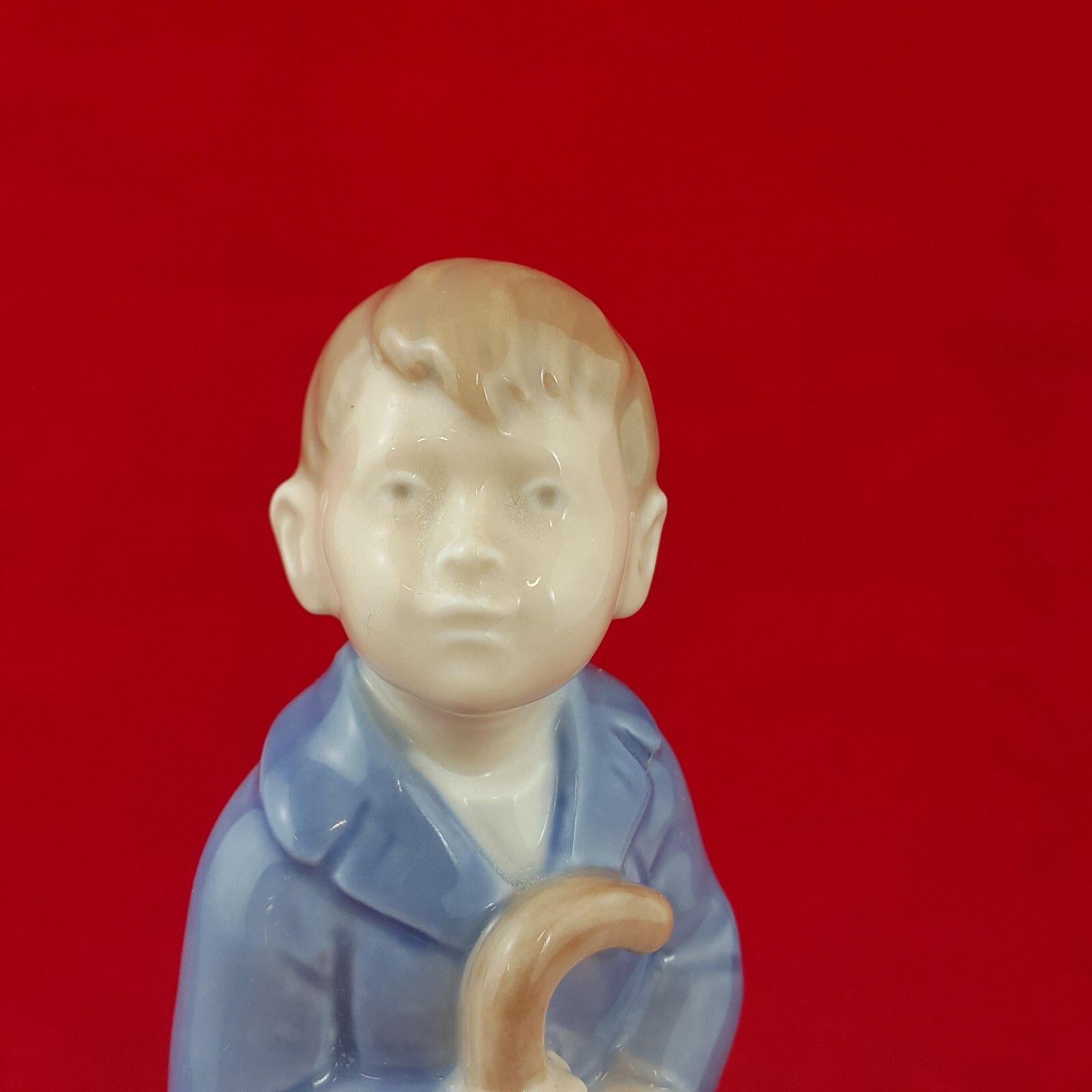 Royal Copenhagen Monthly Figurine 4526 Boy With Umbrella April 7537 Rch photo buy