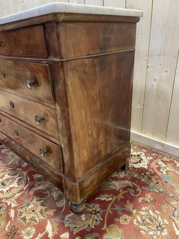 Commode époque Restaurarion En Noyer Et Marbre Blanc photo vinterior