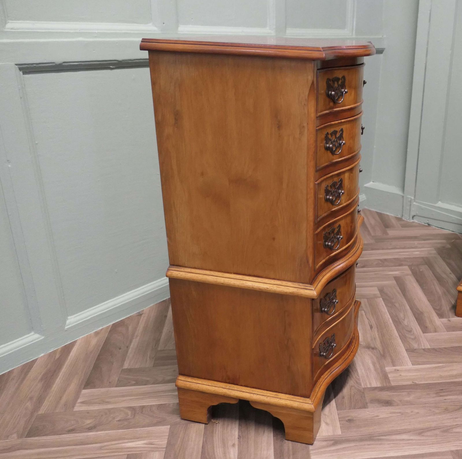 A Pair Of Bur Yew Chest Of Drawers photo Furniture
