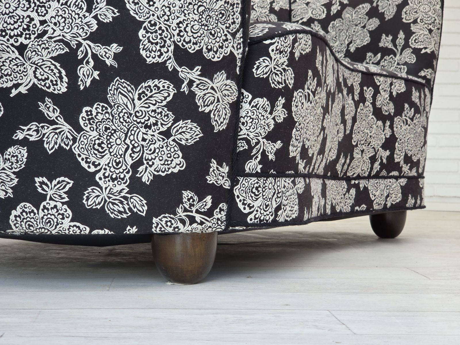 photo vinterior 1960s, Danish 2 Seater "Banan" Sofa, Black White Fabric, Beech Wood.