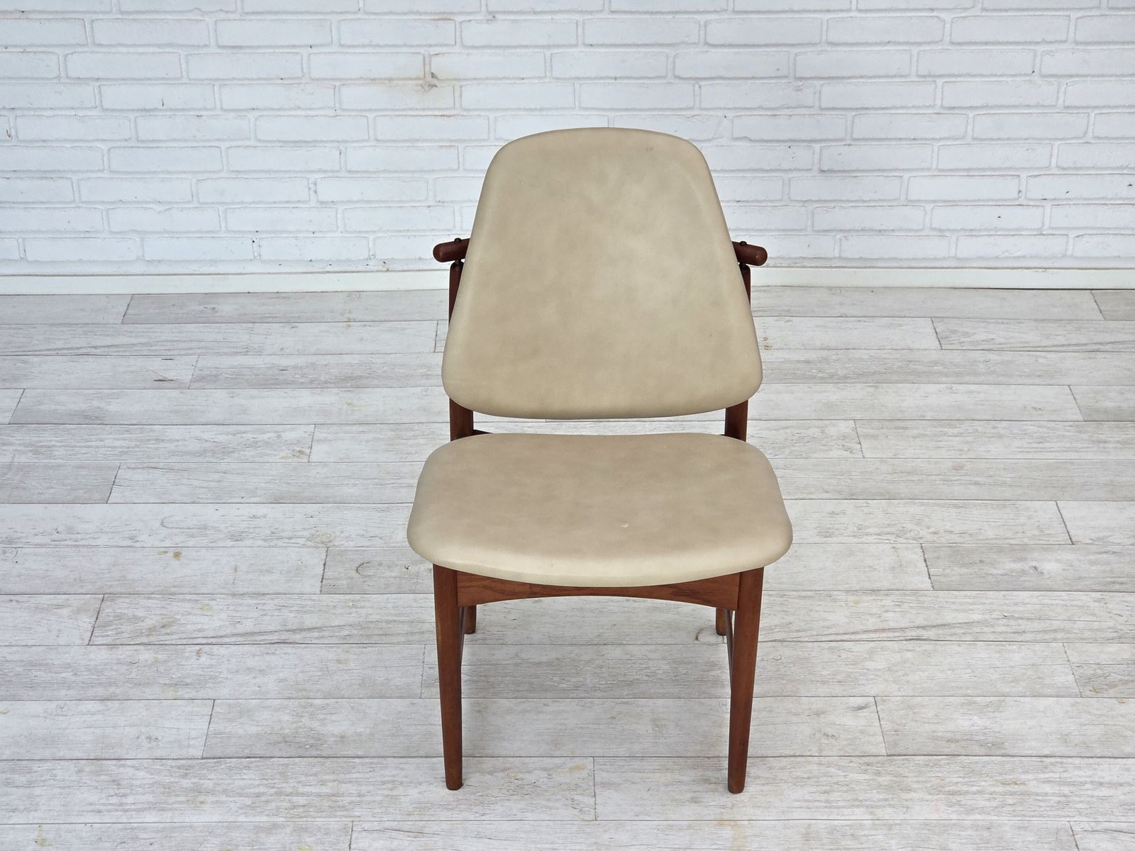 photo furniture 1960s, Danish Design By Arne Vodder, Set Of 3 Chairs, Teak Wood, Furniture Leather.