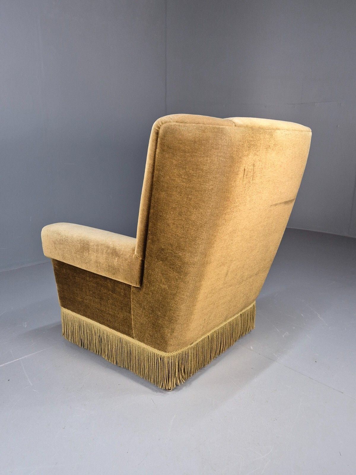 photo vintage Vintage Danish Mid Century Lounge Chair Green Velour And Tassels Mcm Eb9041 Mnor