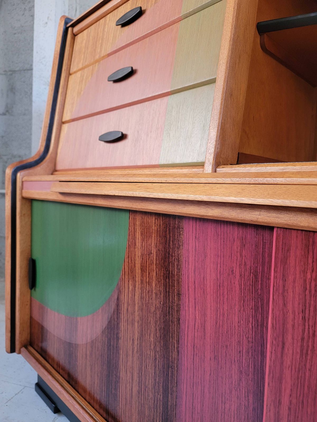 photo vinterior Mid Century Teak Sideboard With Geometric Design