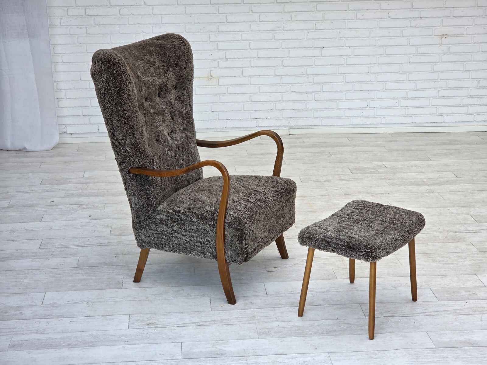 Ca. Jaren 1960, Opnieuw Beklede Deense Fauteuil, Echt Schapenleer. photo for sale