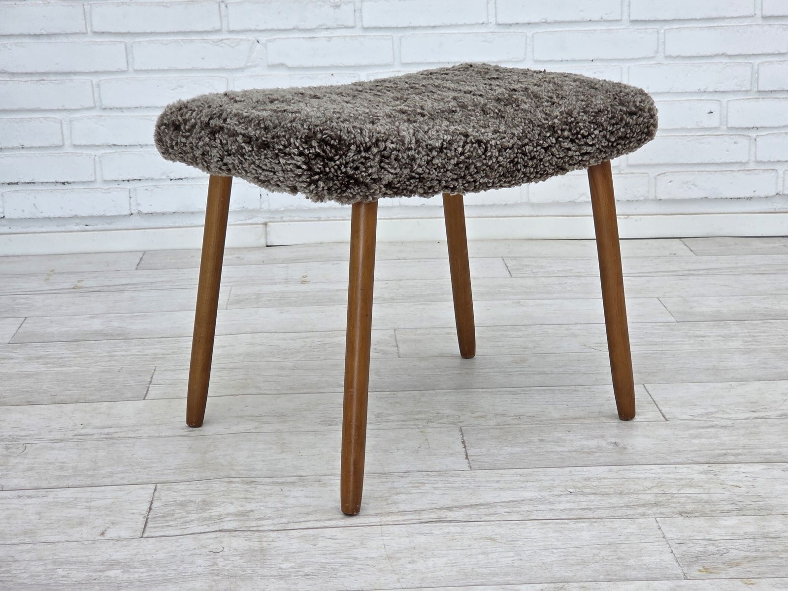 Ca. Jaren 1960, Opnieuw Beklede Deense Fauteuil, Echt Schapenleer. photo Meubels