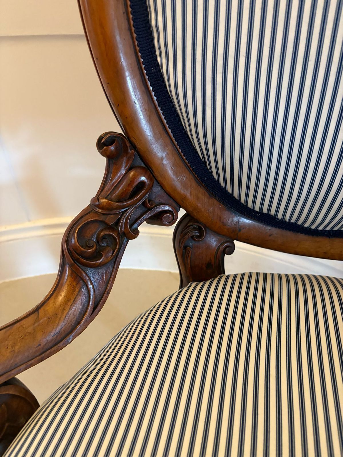 Superb Quality Carved Walnut Antique 19th Century Ladies Chair photo furniture