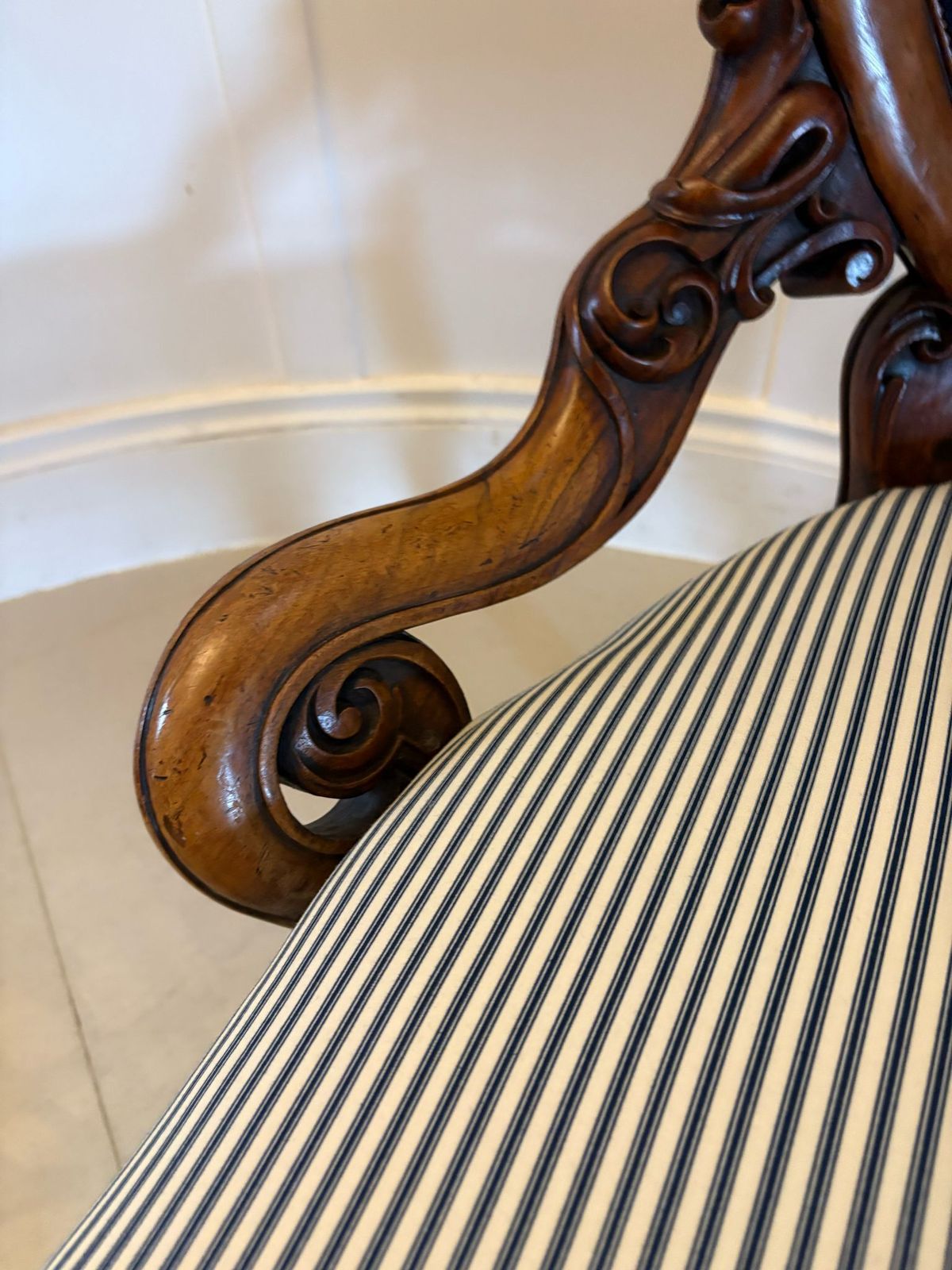 Furniture Superb Quality Carved Walnut Antique 19th Century Ladies Chair photo