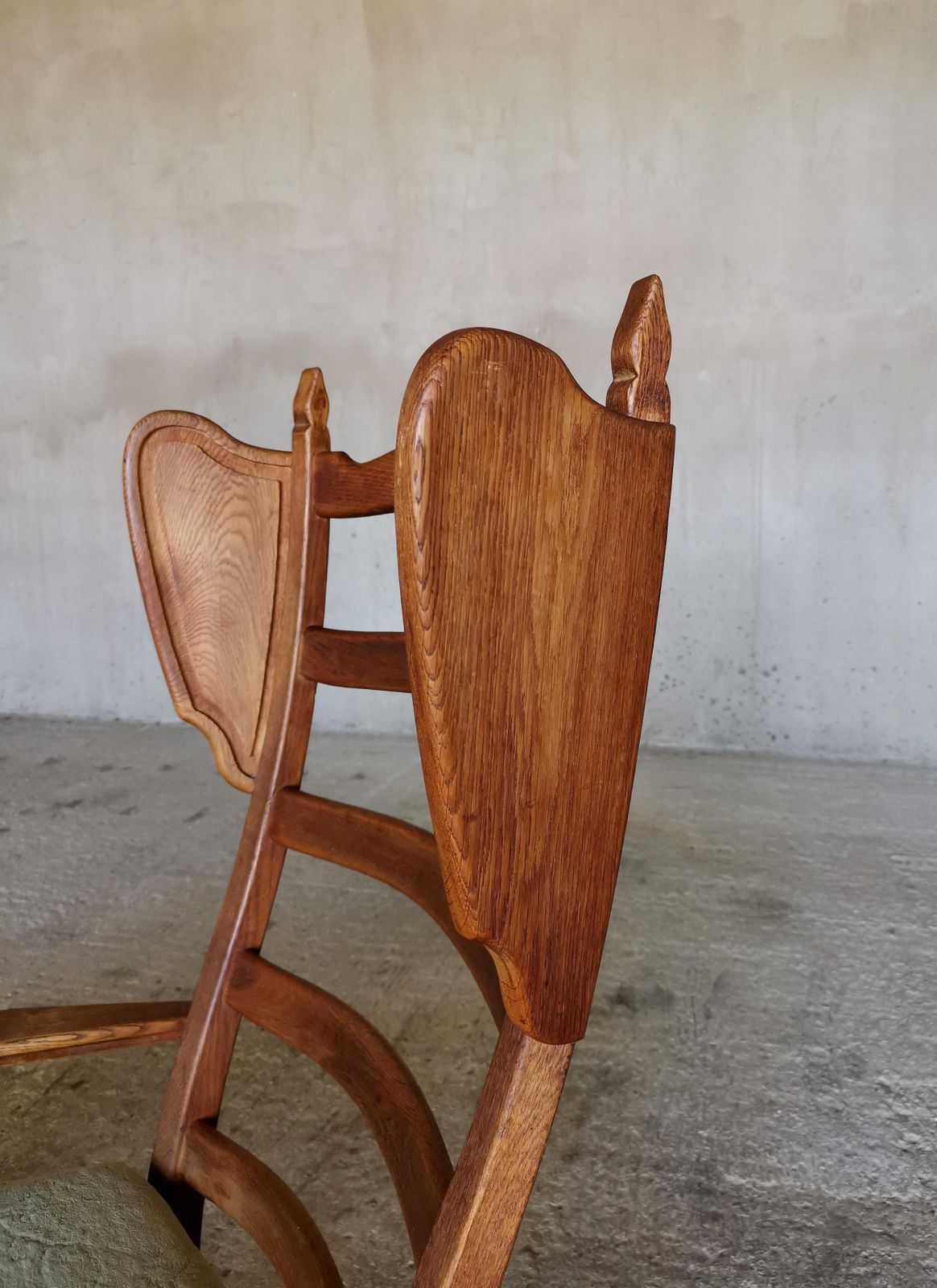 photo vinterior Guillerme Et Chambron Wingback Chair  & Stool, Solid Oak & Velvet, France 1960s