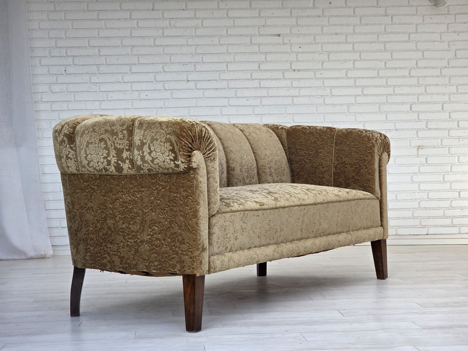 Ca. Jaren 1960, 3 Zitsbank Deens Design, Groen Meubelvelours, Essenhout Poten. photo vinterior