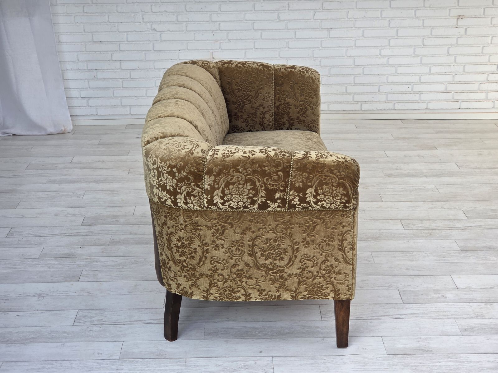 Meubels Ca. Jaren 1960, 3 Zitsbank Deens Design, Groen Meubelvelours, Essenhout Poten. photo