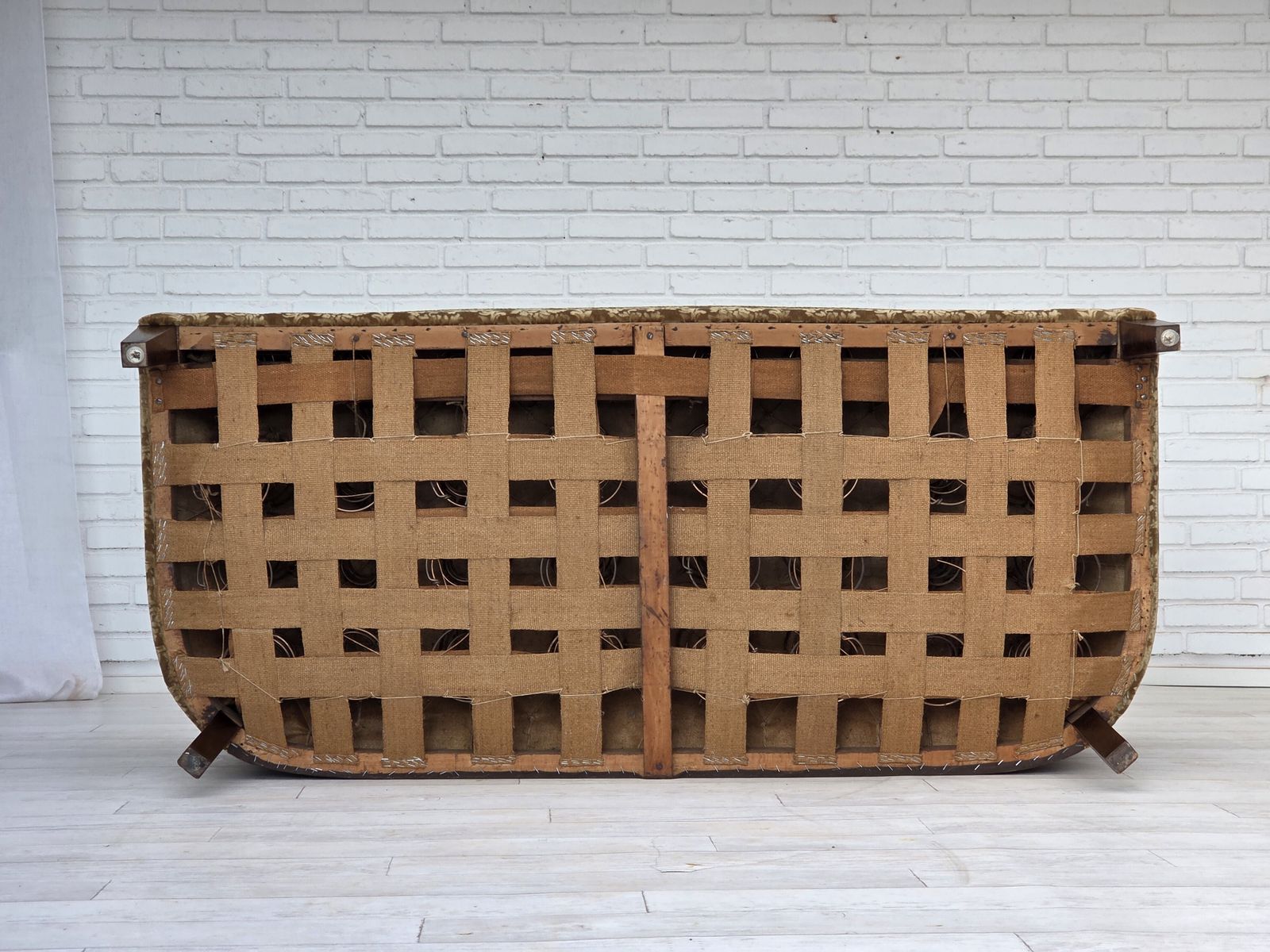 1770.0 Ca. Jaren 1960, 3 Zitsbank Deens Design, Groen Meubelvelours, Essenhout Poten. photo