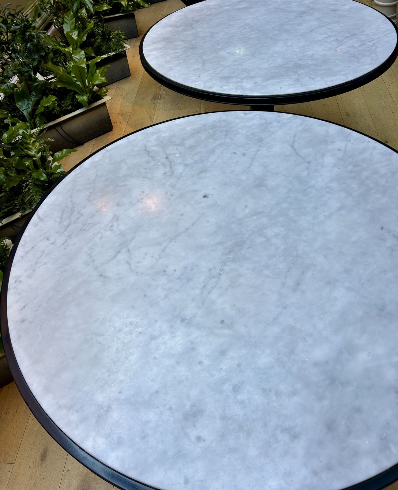 photo vintage Marble & Black Wood Dining Tables – Bespoke From A High End London Hotel – Cafe/Restaurant/Bar/Home/Furniture