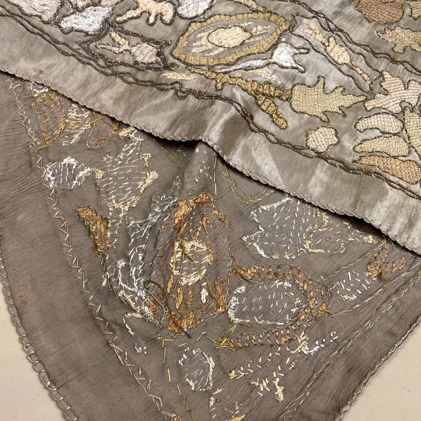 Antique Hand Embroidered Table Runner Furniture Cover Silk Vintage 50x164cm Wall Hanging Mat Rectangle Fabric Upholstery Handmade Textile photo vinterior