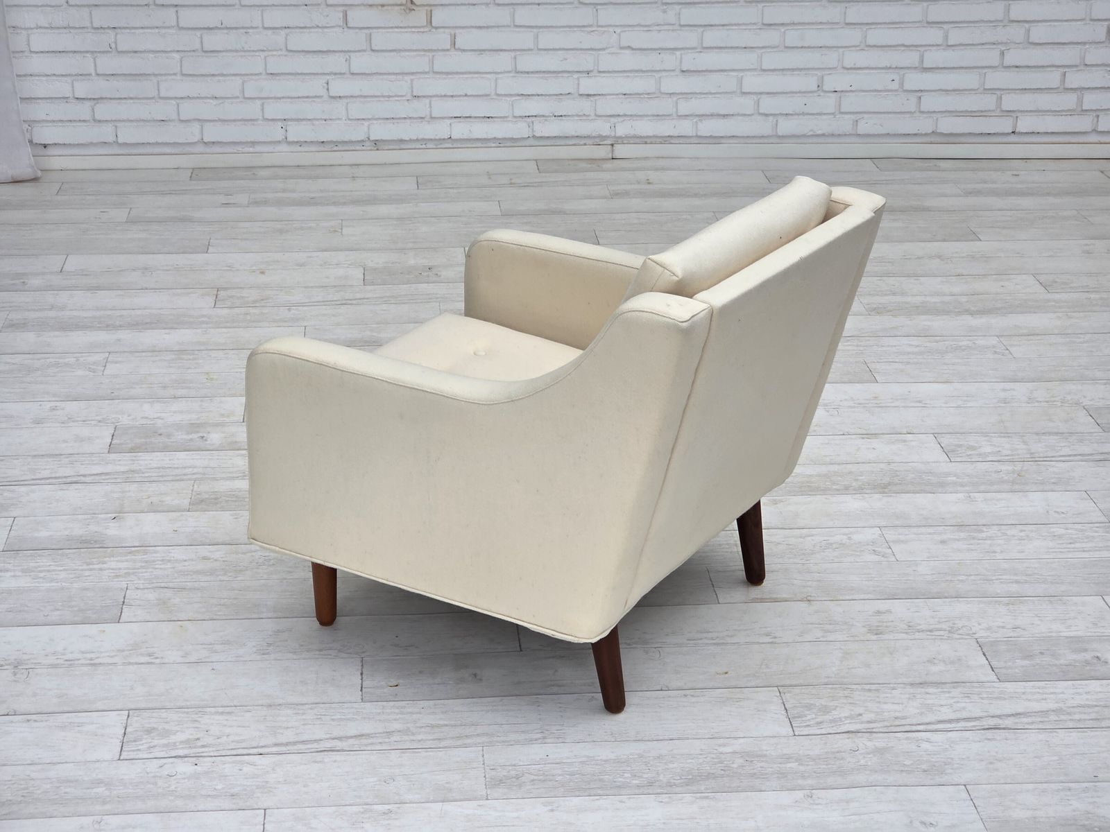 photo for sale Ca. Jaren 1970, Deense Fauteuil, Meubelwol, Teakhouten Poten.
