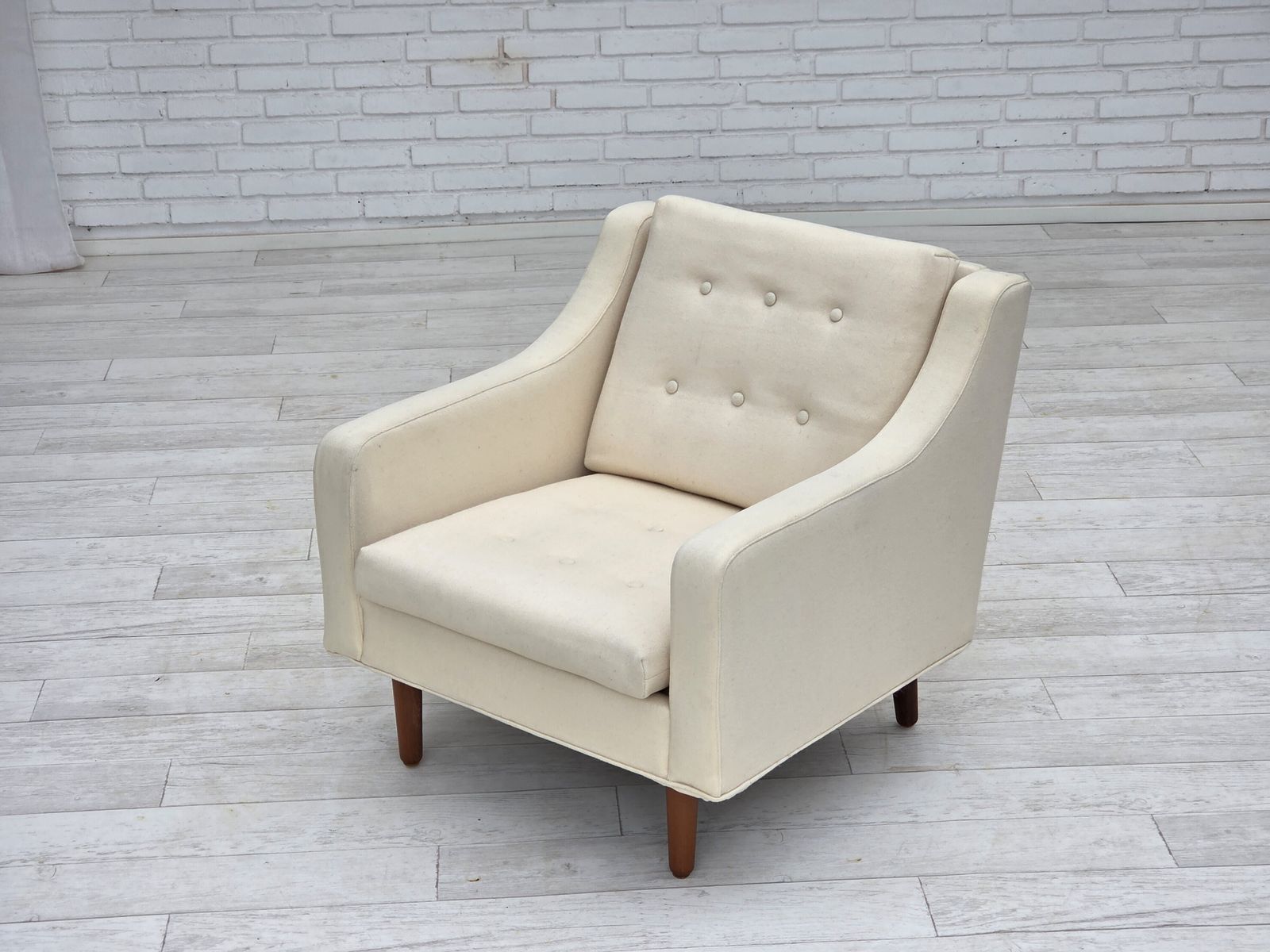 Meubels Ca. Jaren 1970, Deense Fauteuil, Meubelwol, Teakhouten Poten. photo
