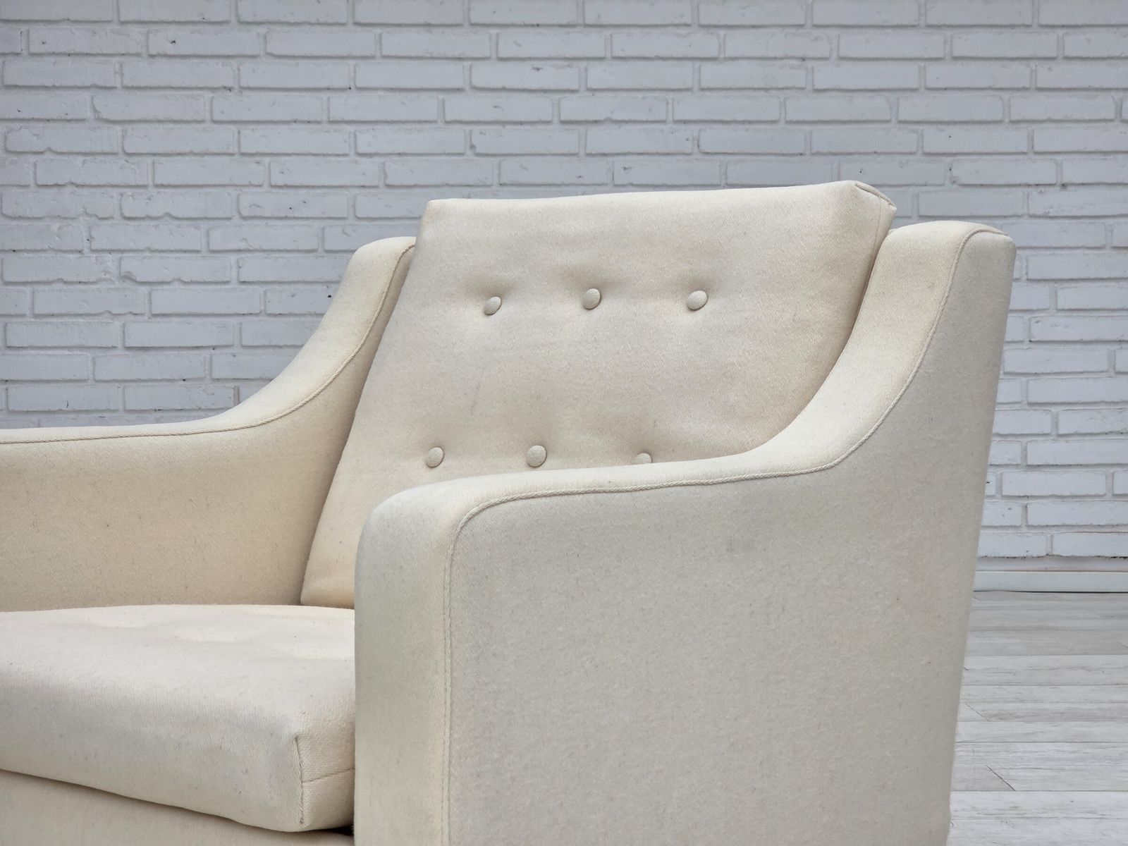 photo vintage Ca. Jaren 1970, Deense Fauteuil, Meubelwol, Teakhouten Poten.